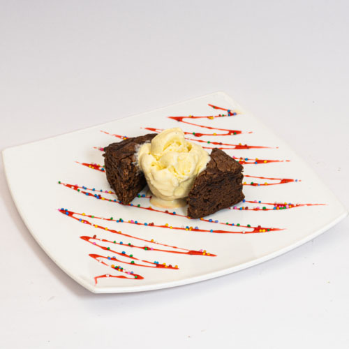 BROWNIE CON HELADO e1712788990472